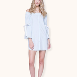 Vestido Camisero Off-Shoulder Celeste con Detalle de Lazos en las Mangas - Celeste