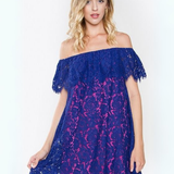 Vestido Corto Off-Shoulder de Encaje Azul Eléctrico con Fustán Fucsia - Azul