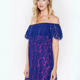 Vestido Corto Off-Shoulder de Encaje Azul Eléctrico con Fustán Fucsia - Azul