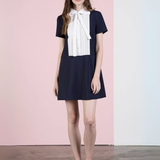 Vestido Corto Navy con Tableado en el Pecho - Azul y Blanco