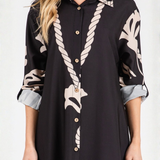 Vestido Maxi Theresa – Camisero Relajado Largo con Estampado Tropical - Negro y Beige