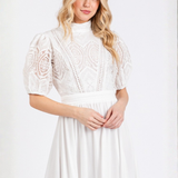 Vestido Maxi Erika – Largo de Encaje con Cuello Alto Romantic  – Blanco