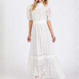 Vestido Maxi Erika – Largo de Encaje con Cuello Alto Romantic  – Blanco