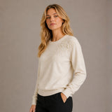 Chompa Cuello Redondo con Bordado de Flores - Crema