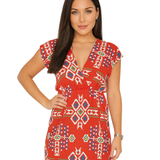 Vestido Corto con Escote en V y Estampado Geométrico - Rojo