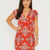 Vestido Corto con Escote en V y Estampado Geométrico - Rojo