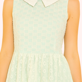 Vestido Corto con Cuerpo Texturizado y Falda de Encaje con Fustán - Celeste