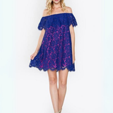 Vestido Corto Off-Shoulder de Encaje Azul Eléctrico con Fustán Fucsia - Azul