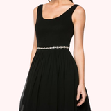 Vestido Corto sin Mangas con Falda Plisada - Negro