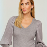 Chompa Antonia cuello en V con brillos y manga princesa - Gris
