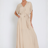 Vestido Maxi Gwen – Largo Fluido con Cinturón Ajustable y Escote en V – Beige