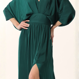 Vestido Maxi Monica – Largo Fluido con Pretina en la Cintura, Escote en V y Abertura Lateral – Verde