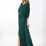 Vestido Maxi Monica – Largo Fluido con Pretina en la Cintura, Escote en V y Abertura Lateral – Verde