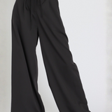 Pantalón Palazzo Linda – Corte Amplio con Pretina Elástica Blanca – Negro y Blanco