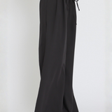 Pantalón Palazzo Linda – Corte Amplio con Pretina Elástica Blanca – Negro y Blanco